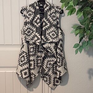 Me Jane Black and White Aztec Vest